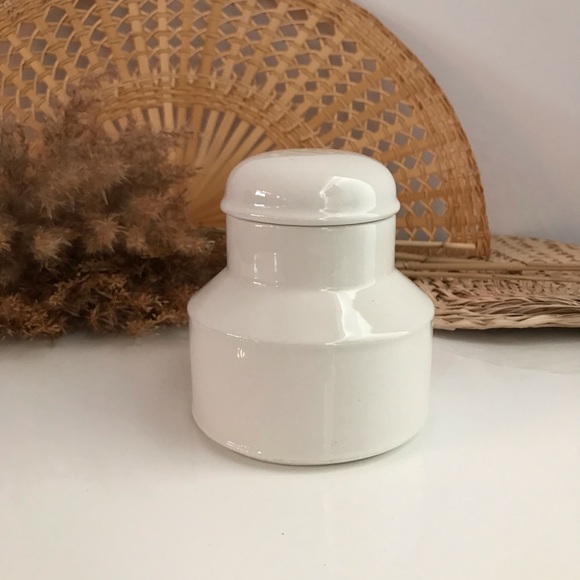 Farm House Ceramic Jar with Lid Made in England - Picture 2 of 10